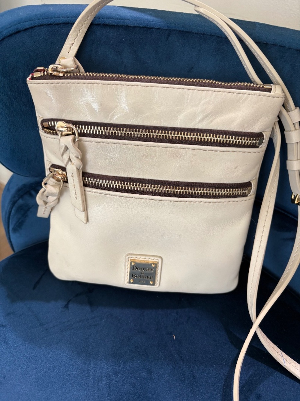 ZIP IT UP!!  Dooney Bourke Crossbody Bag